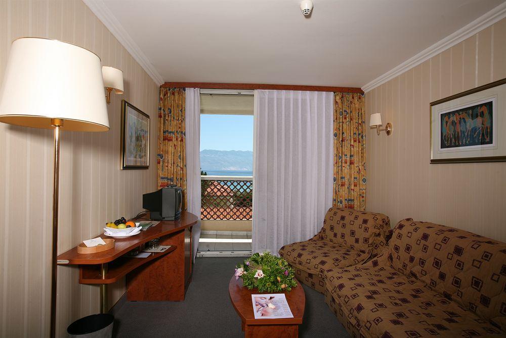 Villas Corinthia Baska  Bagian luar foto